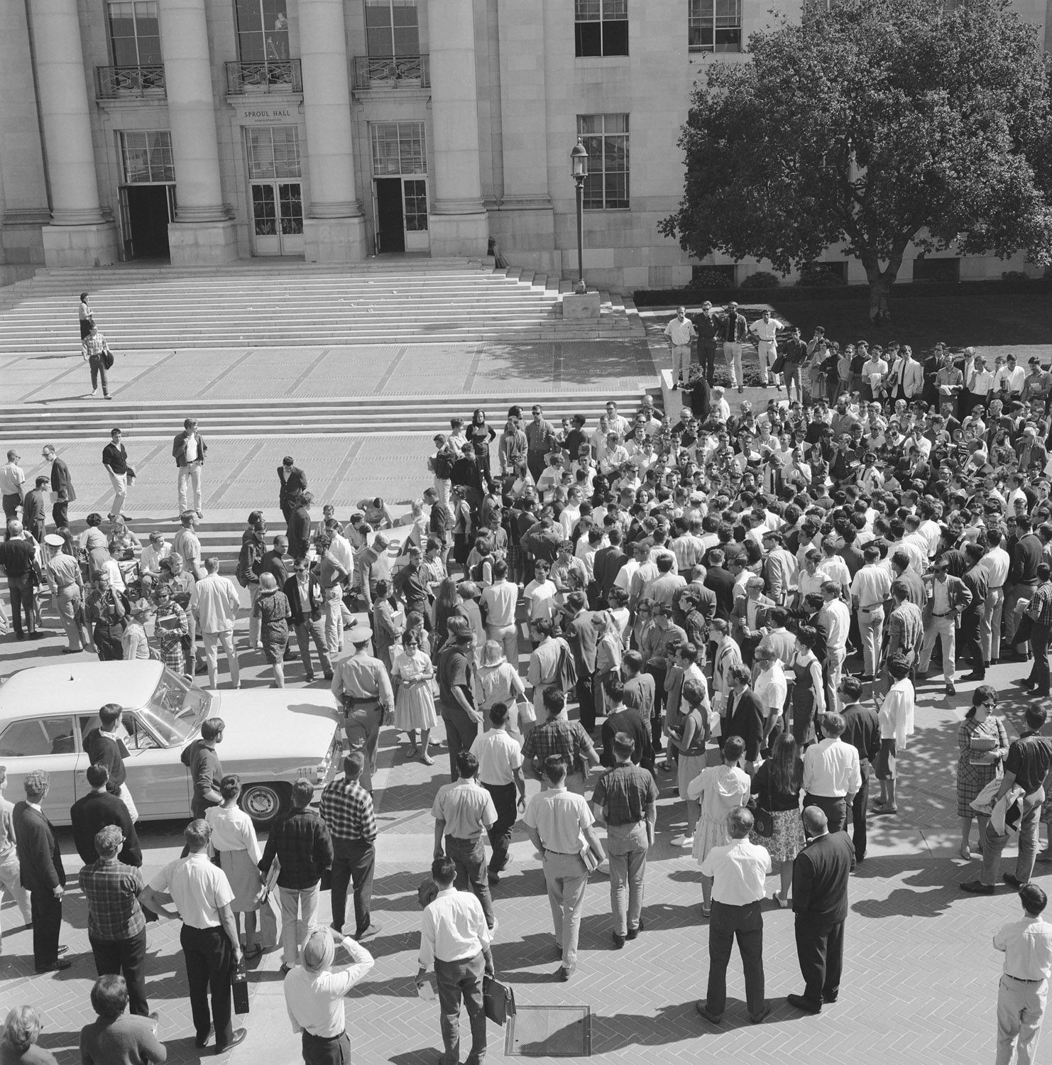 Police Car Arrives at Sproul 10-1-1964